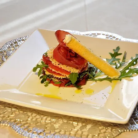 Отель Hotel Belvedere Wellness 3*